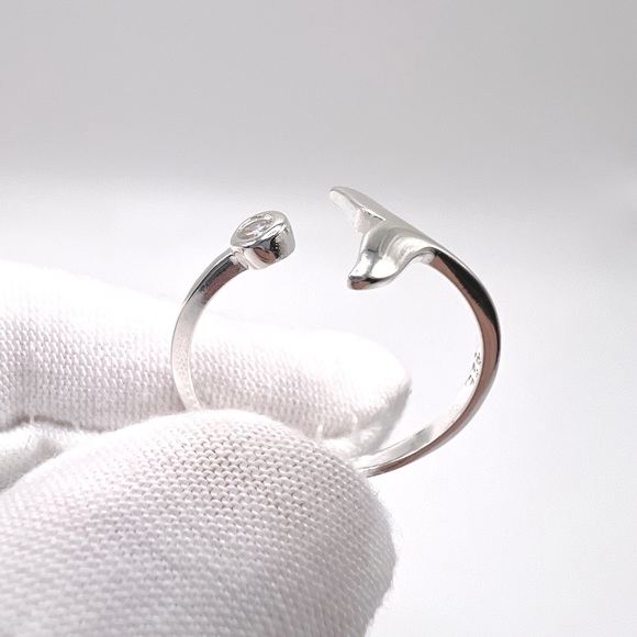 Sale $12 Firm! .925 Sterling Silver Whale Tail Ring - Picture 13 of 15